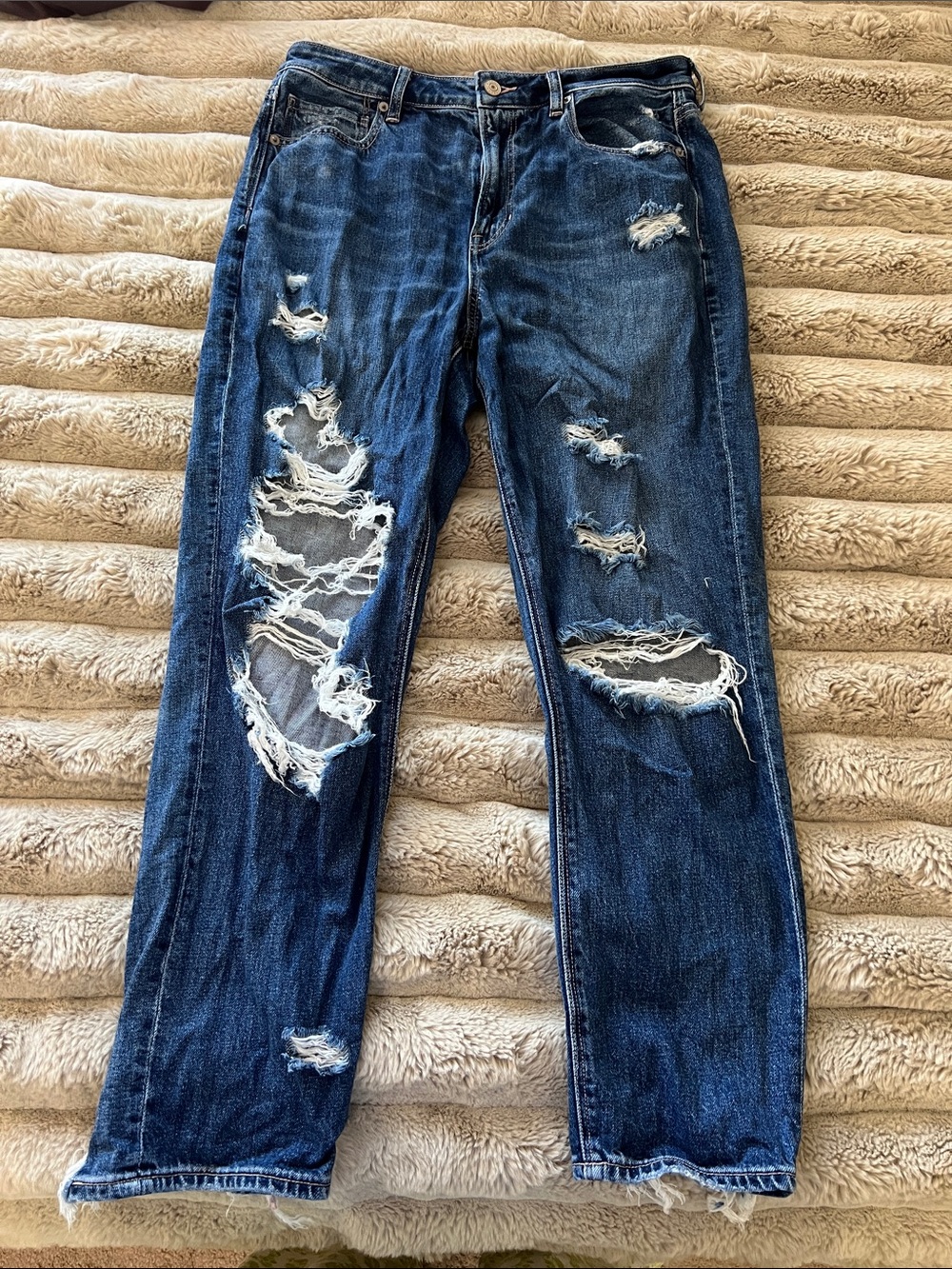 American Eagle Distressed Mom Jean
